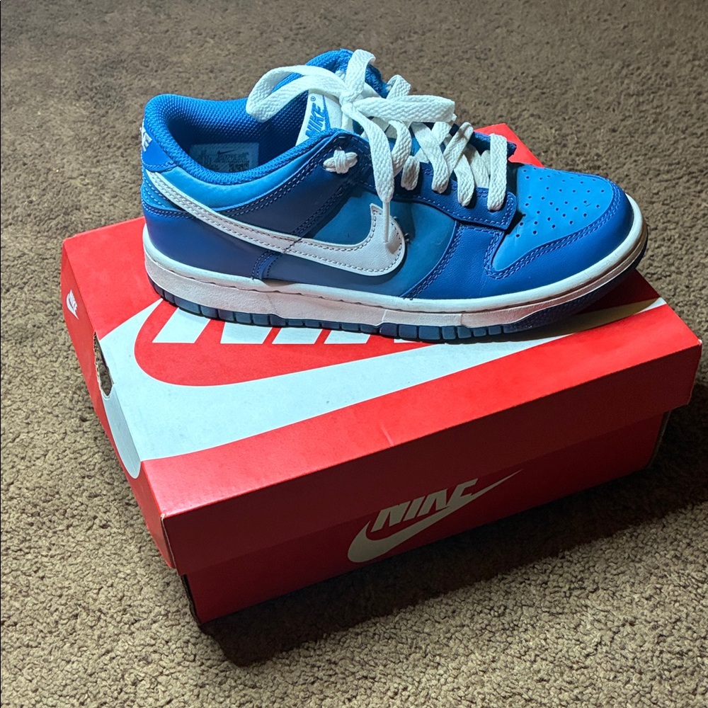 Nike kicks like new